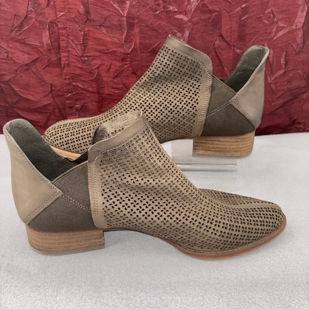 Vince Camuto Celena Brown Leather Ankle Booties Laser Cut Women's 9M EUC
